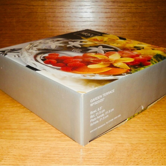New Mikasa Garden Terrace Crystal Bowl 8.5" - WY923/257 - Picture 2 of 5